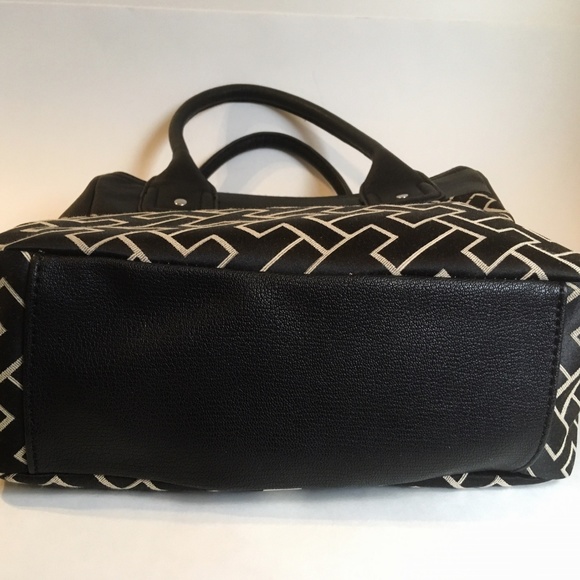 Tommy Hilfiger Purse Black Beige Canvas Fabric Faux Leather Trim Handbag Tote - Picture 6 of 8